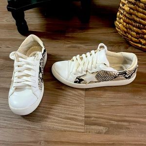 Steve Madden Sneakers.